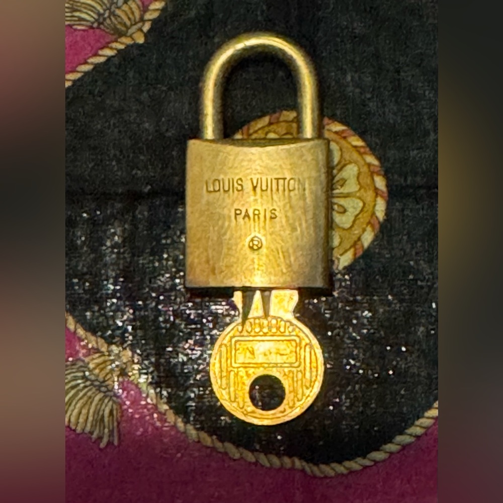 Louis Vuitton 200 Series Lock and Key #210 - Brass - Picture 4 of 5